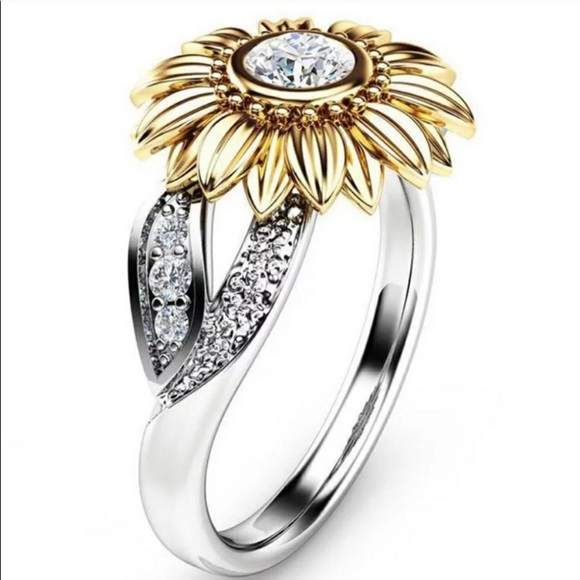 everrealli Jewelry - NEW 18k White & Gold Diamond Sunflower Ring